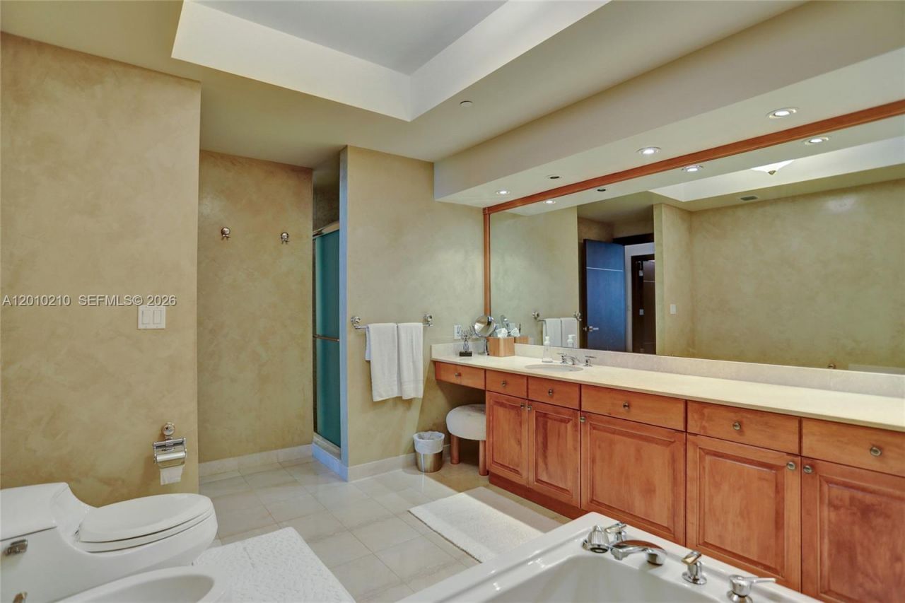 10101 Collins Ave , Unit 4E, Bal Harbour, FL 33154 Photo
