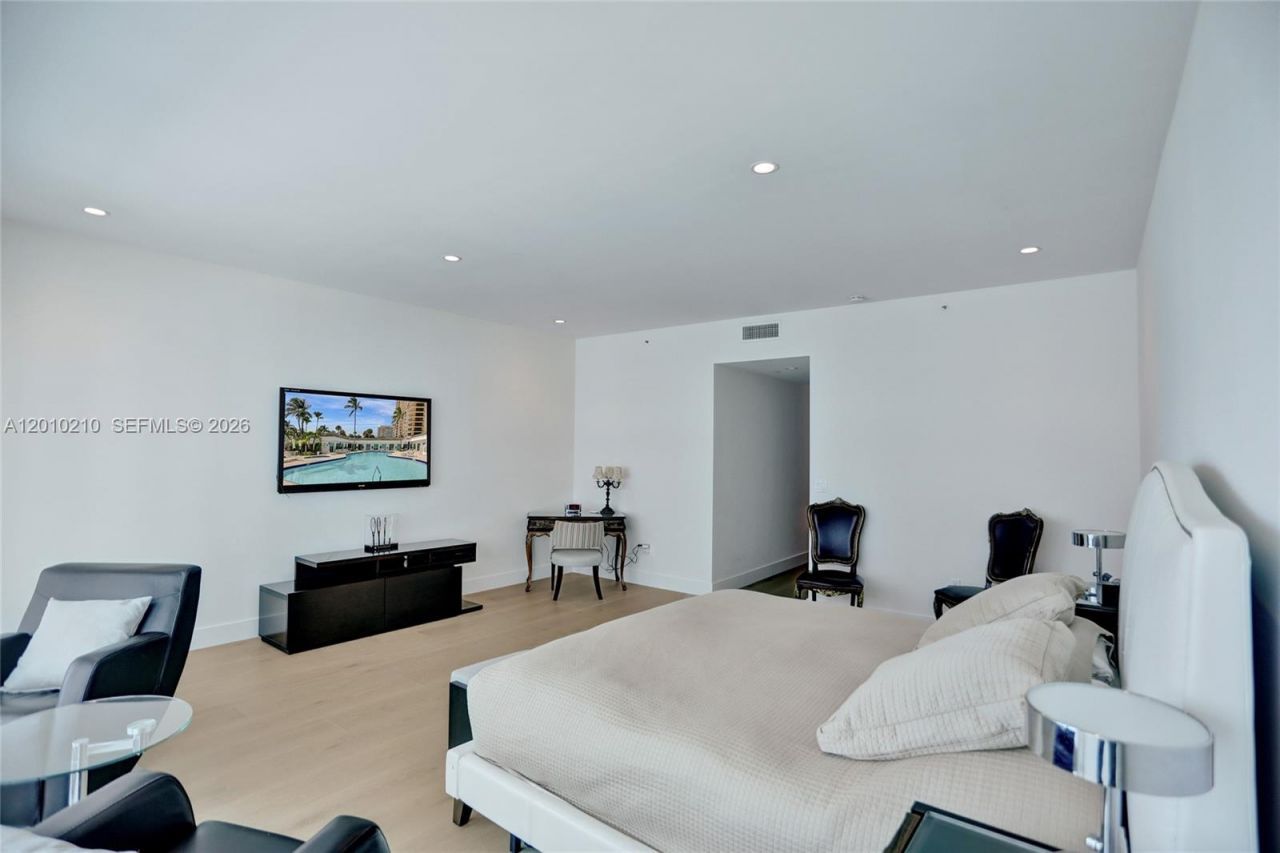10101 Collins Ave , Unit 4E, Bal Harbour, FL 33154 Photo