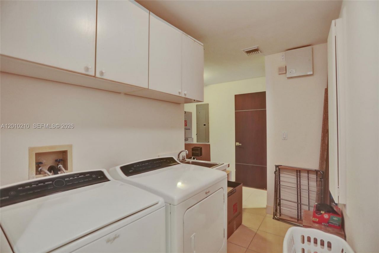 10101 Collins Ave , Unit 4E, Bal Harbour, FL 33154 Photo