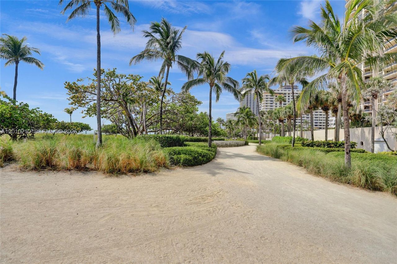 10101 Collins Ave , Unit 4E, Bal Harbour, FL 33154 Photo