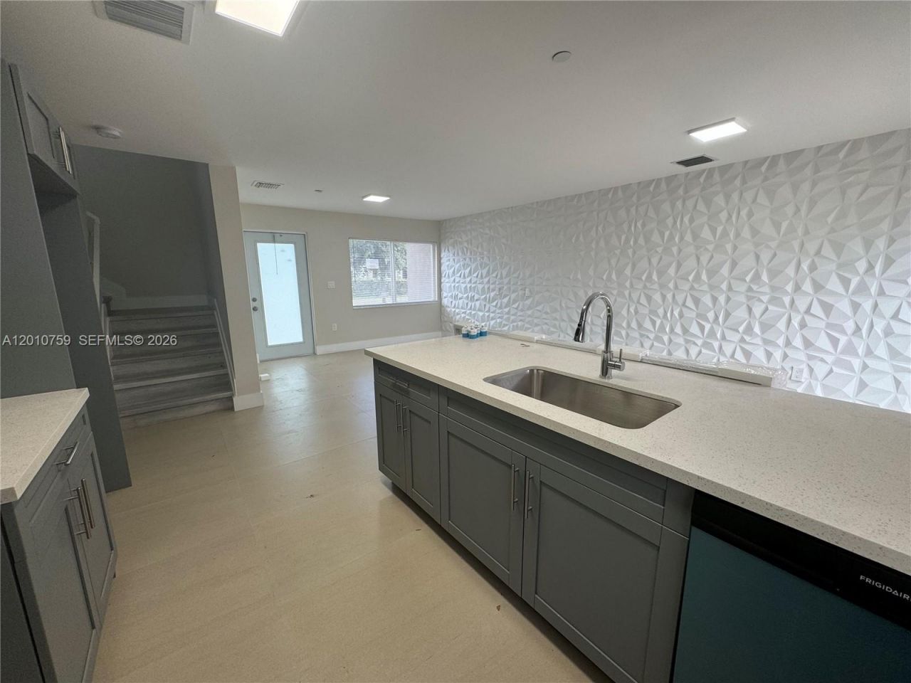 205 NW 159th St , Miami, FL 33169 Photo