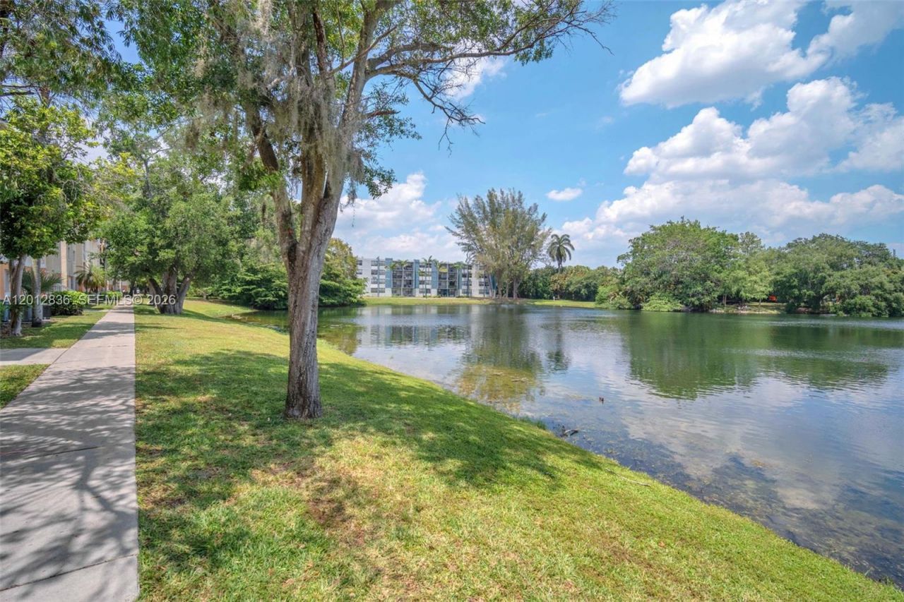 3690 N 56th Ave, Unit 903, Hollywood, FL 33021 Photo