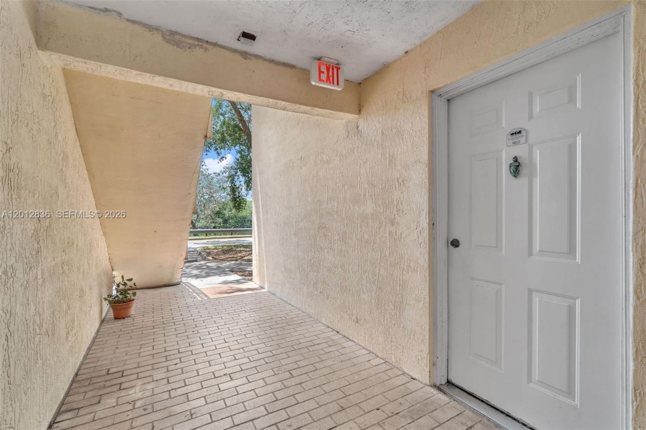 3690 N 56th Ave, Unit 903, Hollywood, FL 33021 Photo