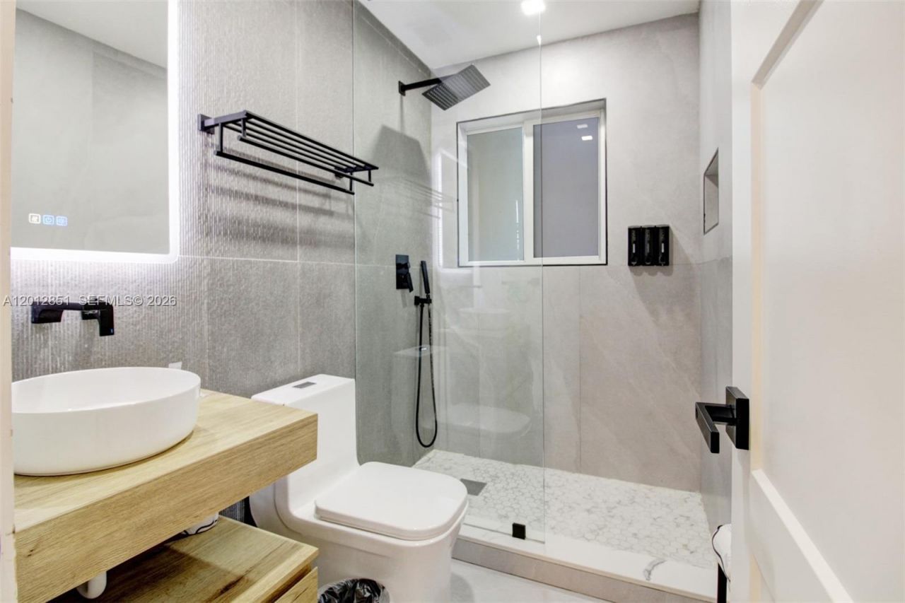 360 NE 116th St , Miami, FL 33161 Photo