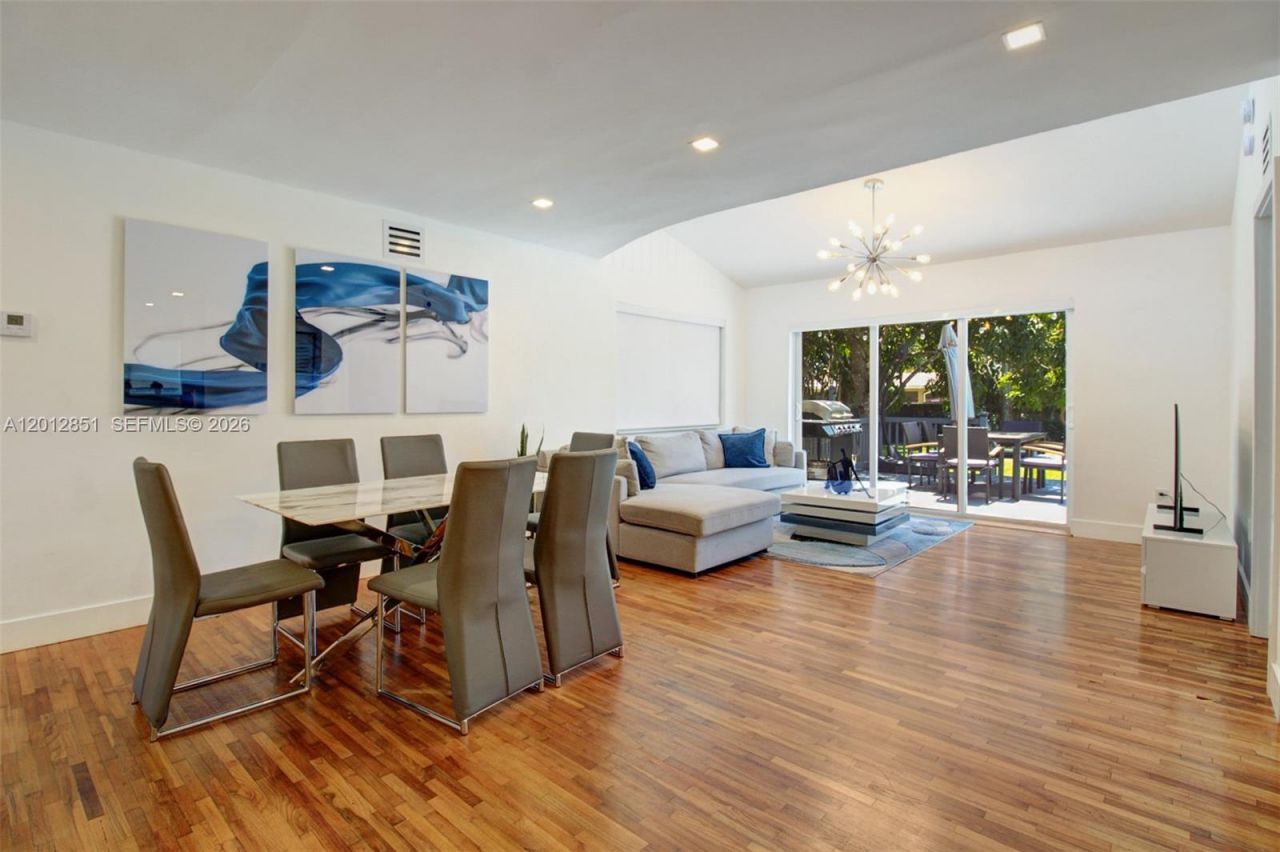 360 NE 116th St , Miami, FL 33161 Photo
