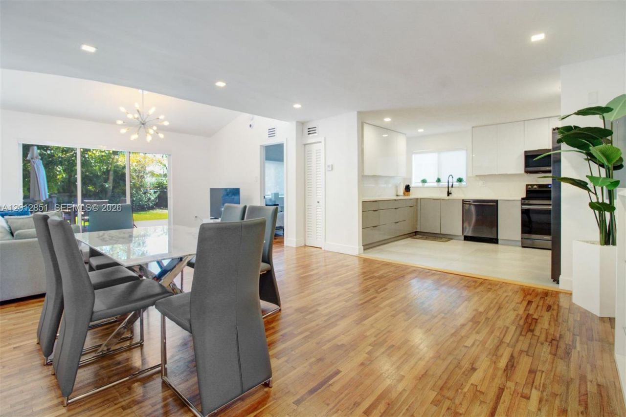 360 NE 116th St , Miami, FL 33161 Photo