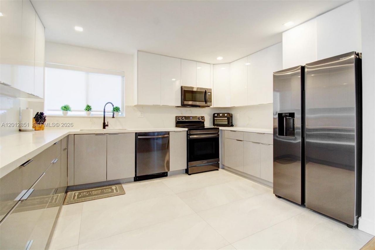 360 NE 116th St , Miami, FL 33161 Photo