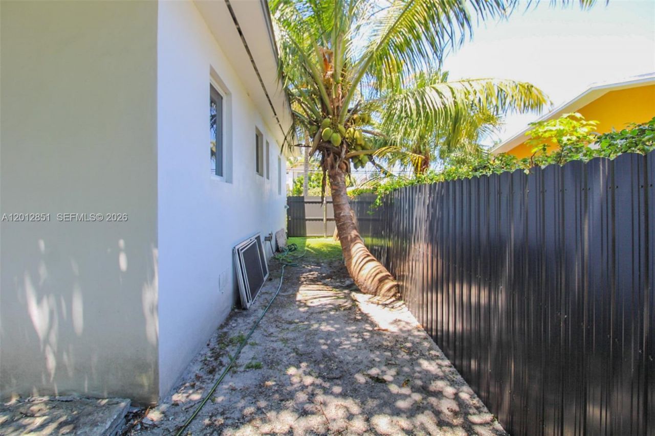360 NE 116th St , Miami, FL 33161 Photo