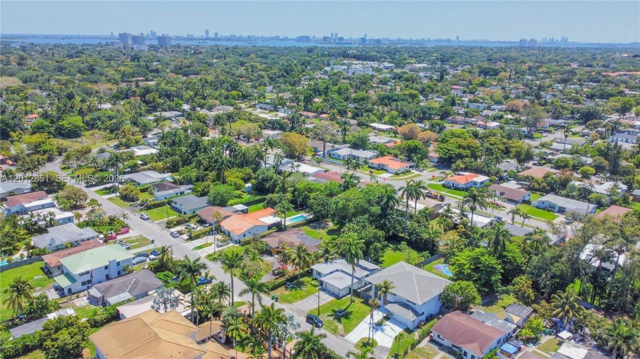 360 NE 116th St , Miami, FL 33161 Photo