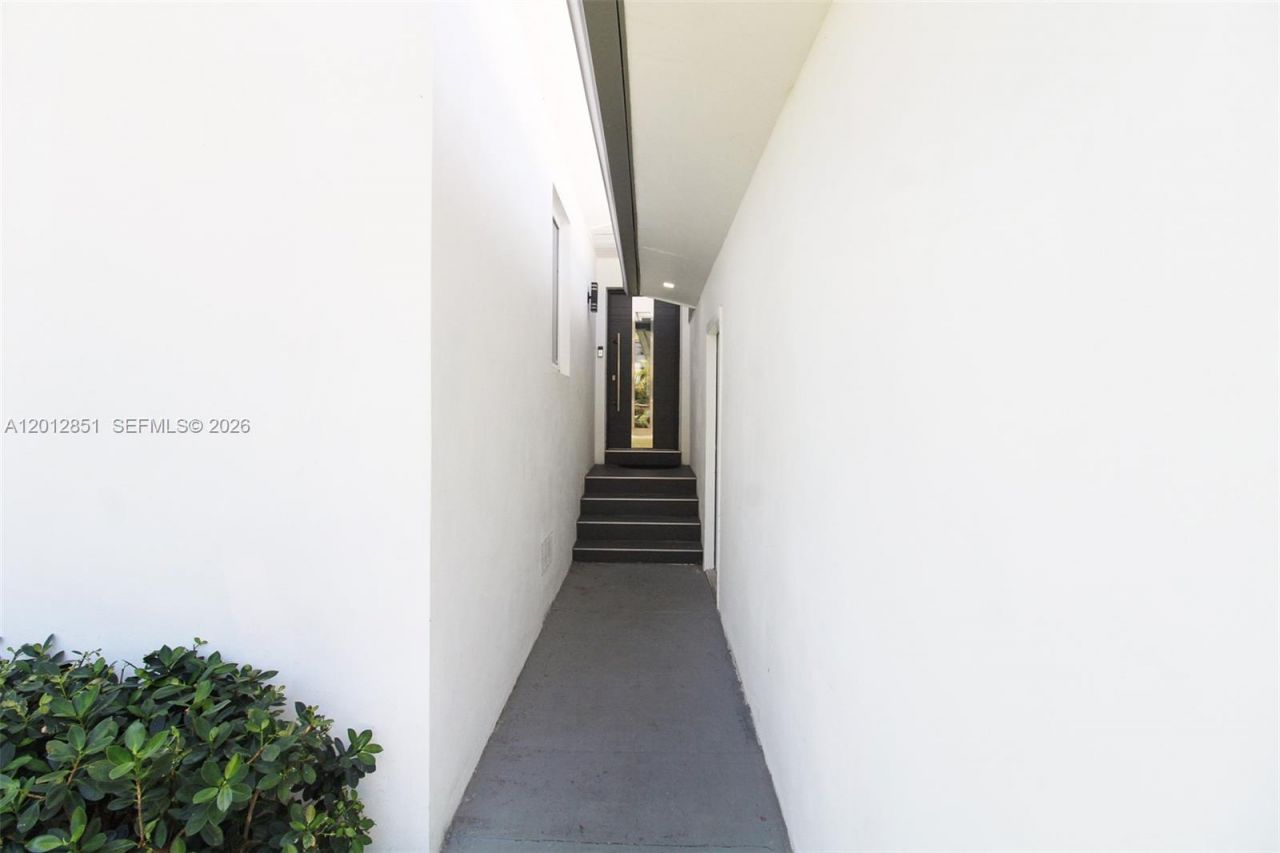 360 NE 116th St , Miami, FL 33161 Photo