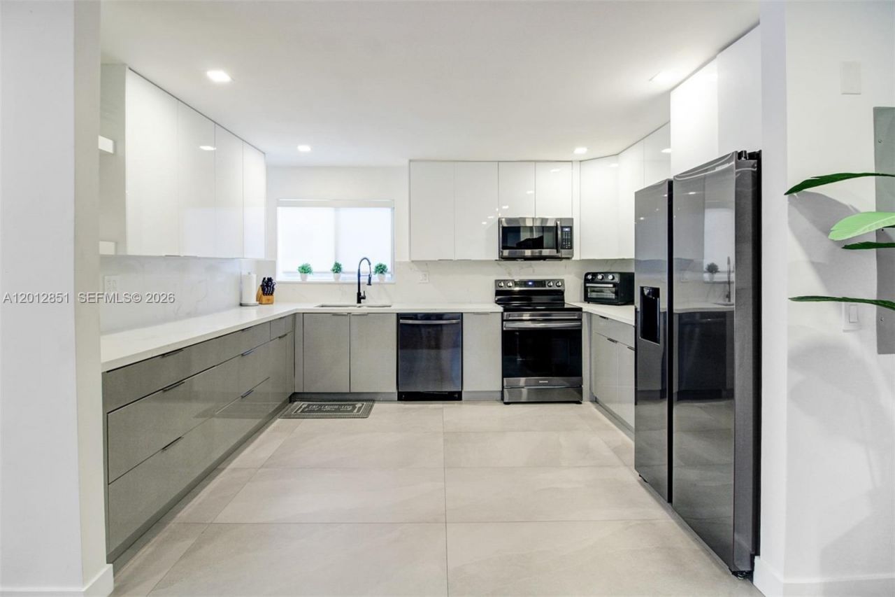 360 NE 116th St , Miami, FL 33161 Photo