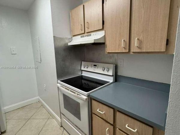 1201 Lake Victoria Dr , Unit V, West Palm Beach, FL 33411