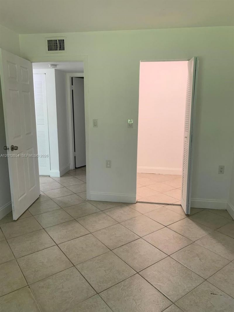 1201 Lake Victoria Dr, Unit V, West Palm Beach, FL 33411 Photo