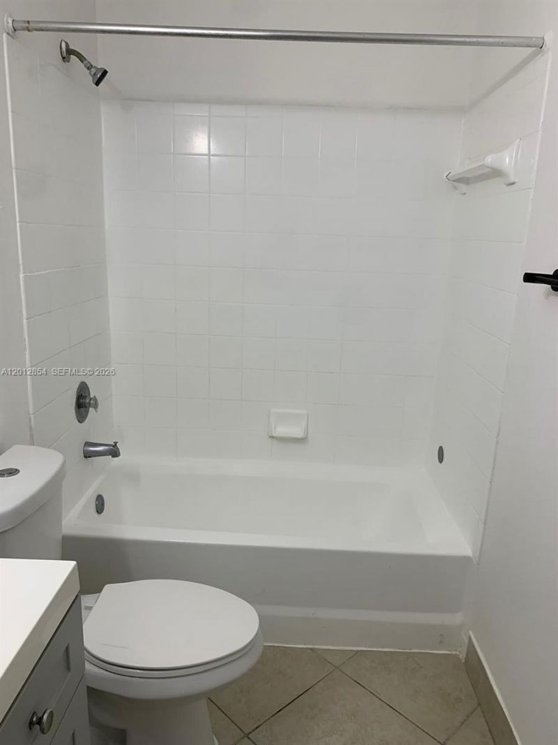 1201 Lake Victoria Dr, Unit V, West Palm Beach, FL 33411 Photo