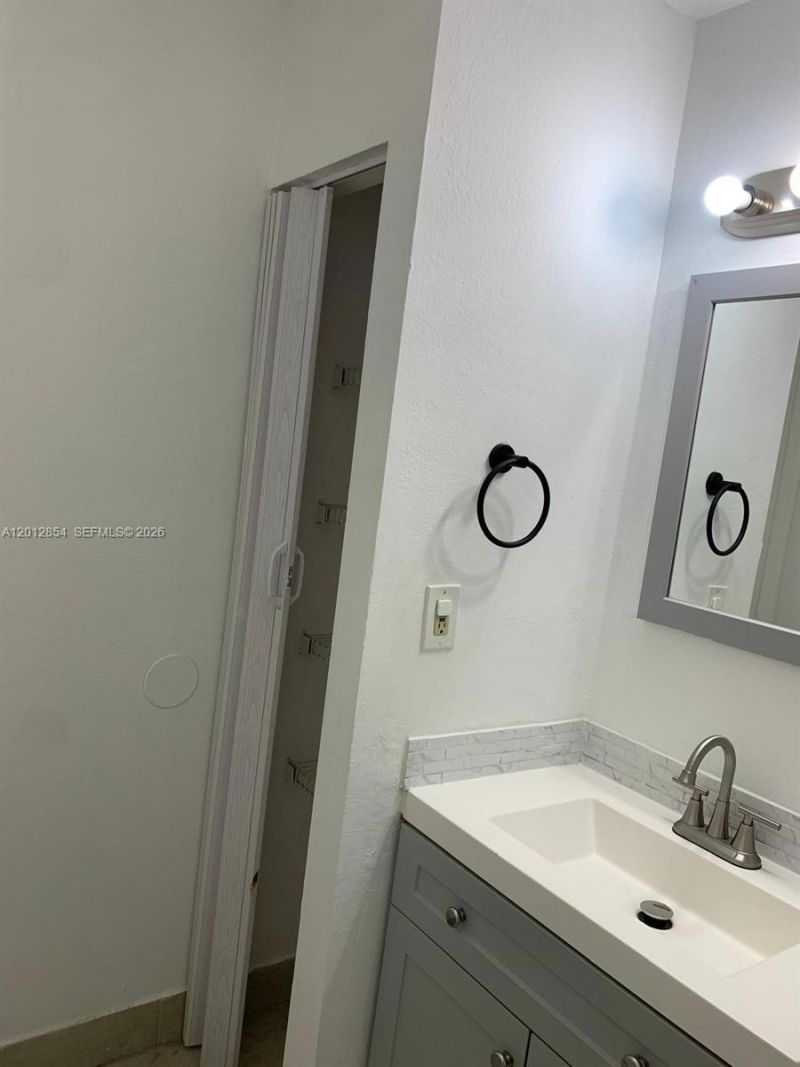 1201 Lake Victoria Dr, Unit V, West Palm Beach, FL 33411 Photo