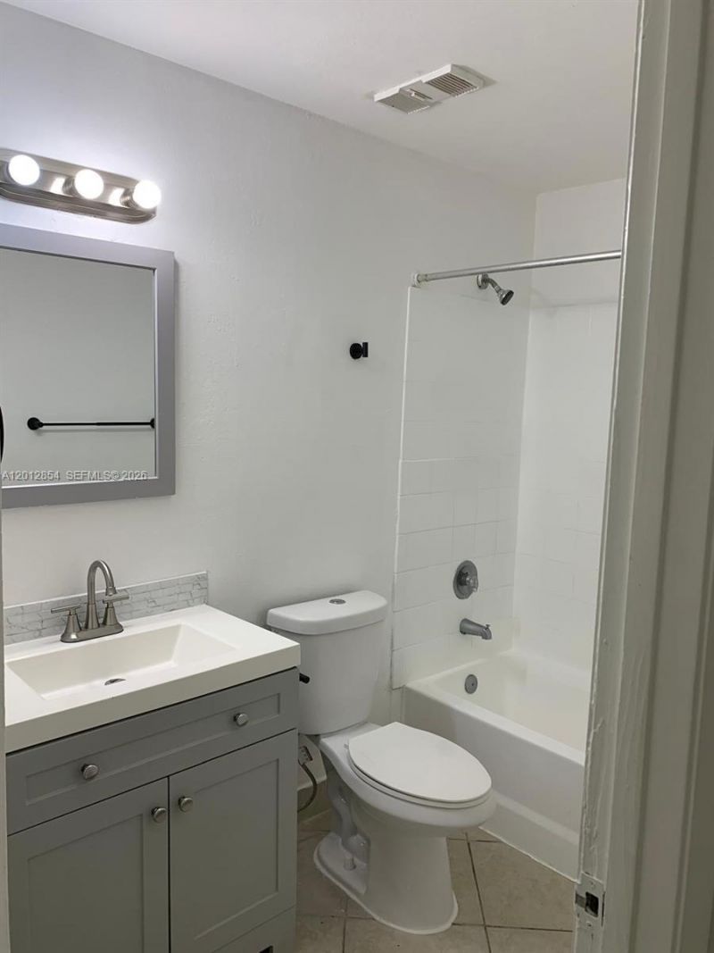 1201 Lake Victoria Dr, Unit V, West Palm Beach, FL 33411 Photo
