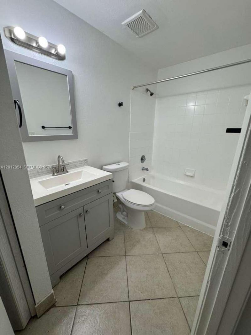 1201 Lake Victoria Dr, Unit V, West Palm Beach, FL 33411 Photo