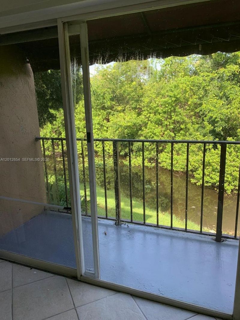1201 Lake Victoria Dr, Unit V, West Palm Beach, FL 33411 Photo