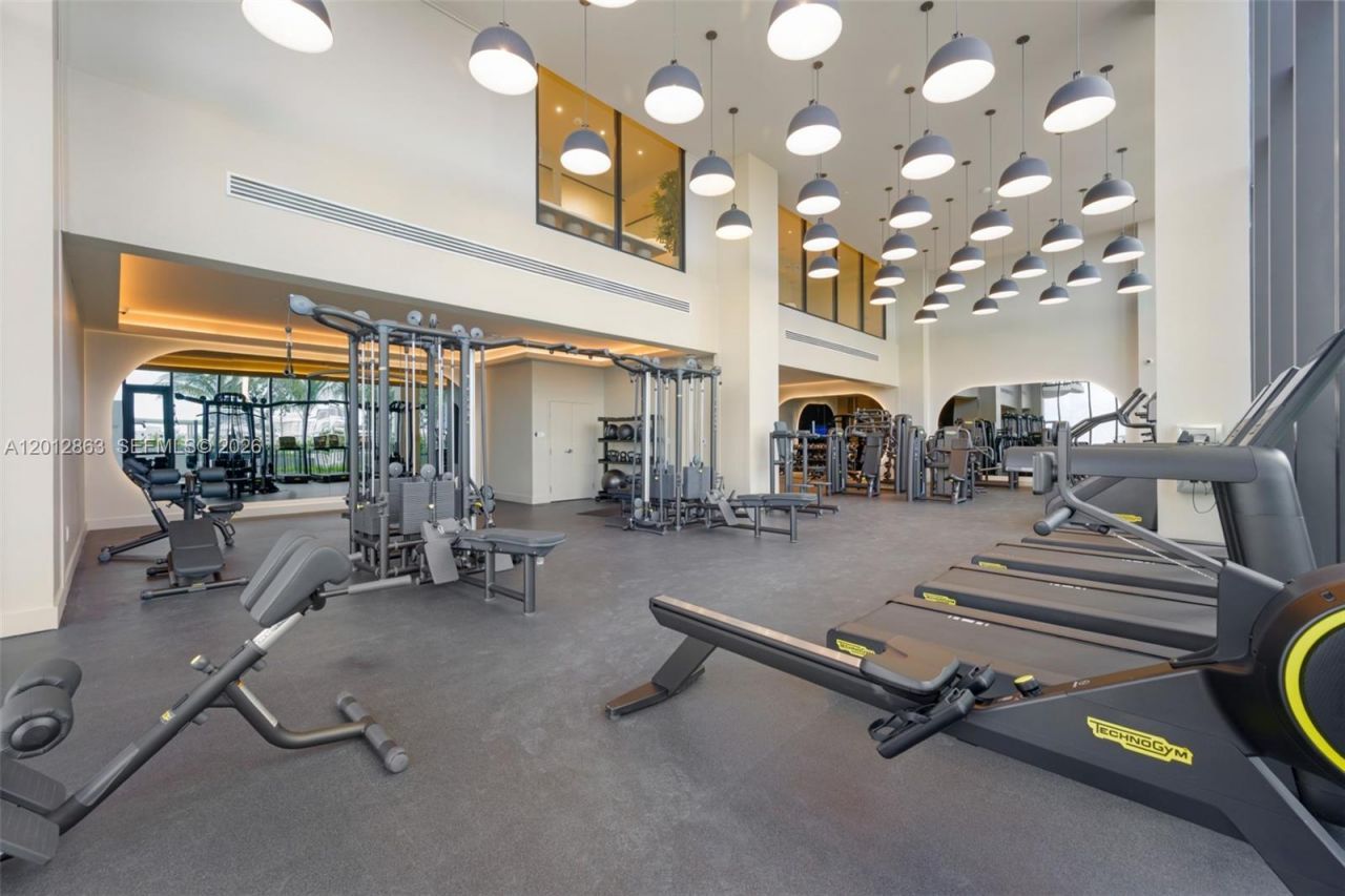 580 72nd St , Unit 611, Miami Beach, FL 33141 Photo