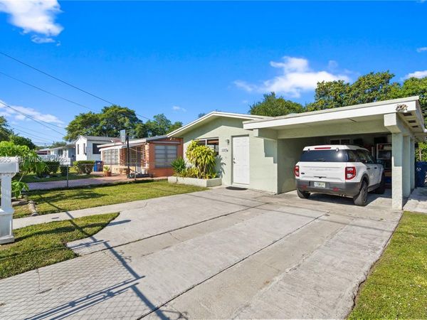 5300 NW 30th Pl , Miami, FL 33142
