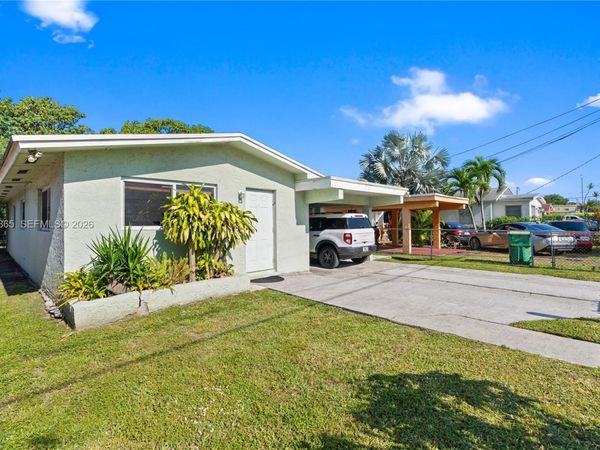 5300 NW 30th Pl, Miami, FL 33142