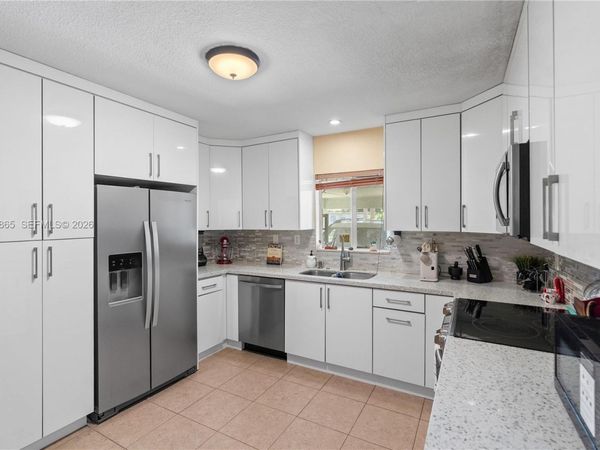 5300 NW 30th Pl, Miami, FL 33142