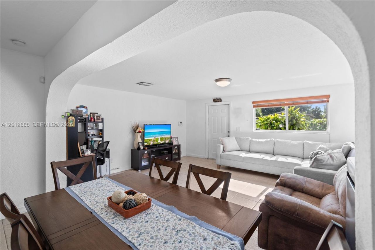 5300 NW 30th Pl, Miami, FL 33142 Photo