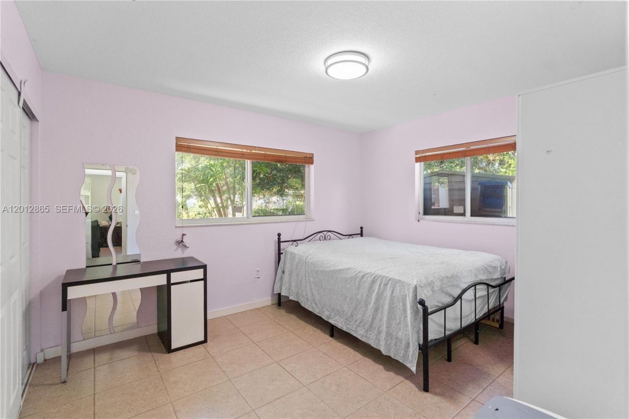 5300 NW 30th Pl, Miami, FL 33142 Photo