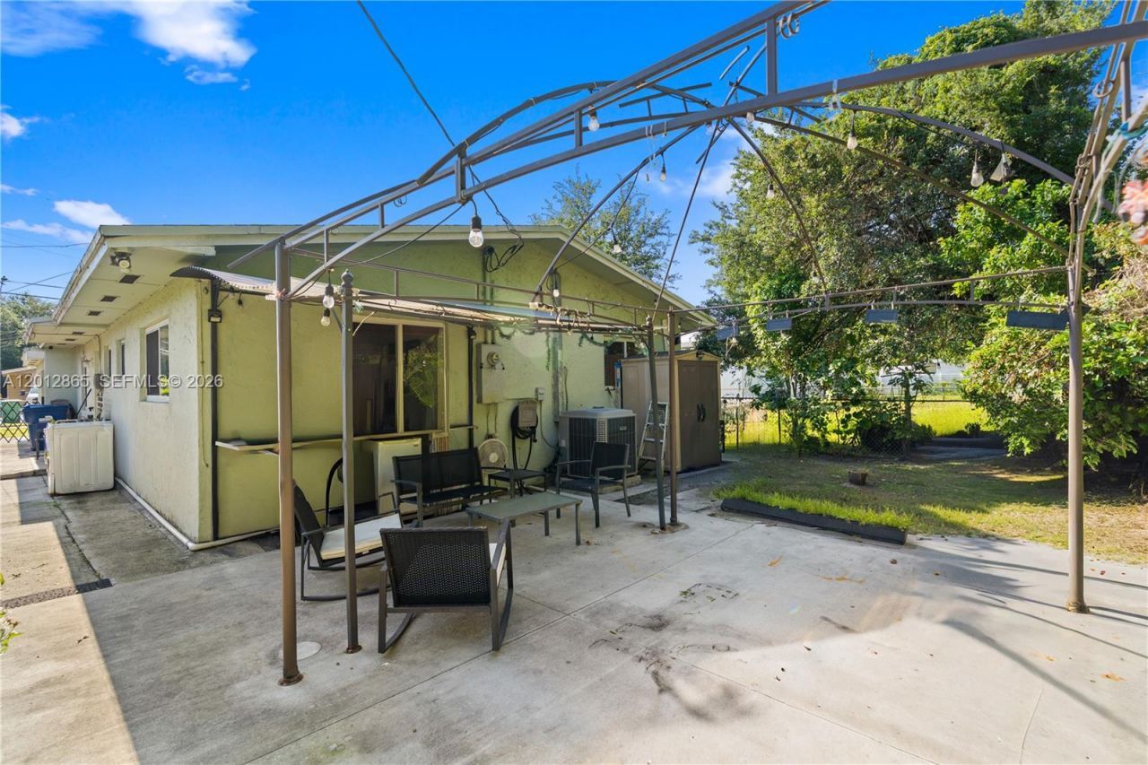 5300 NW 30th Pl, Miami, FL 33142 Photo