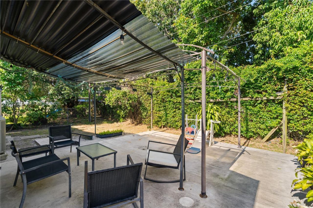 5300 NW 30th Pl, Miami, FL 33142 Photo