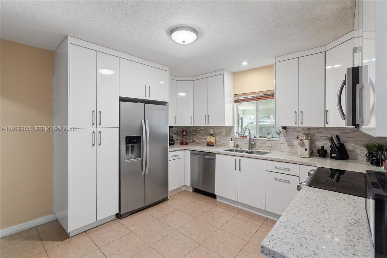5300 NW 30th Pl, Miami, FL 33142 Photo