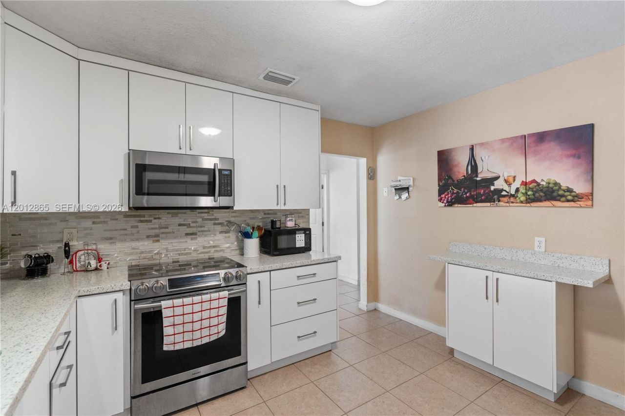5300 NW 30th Pl, Miami, FL 33142 Photo