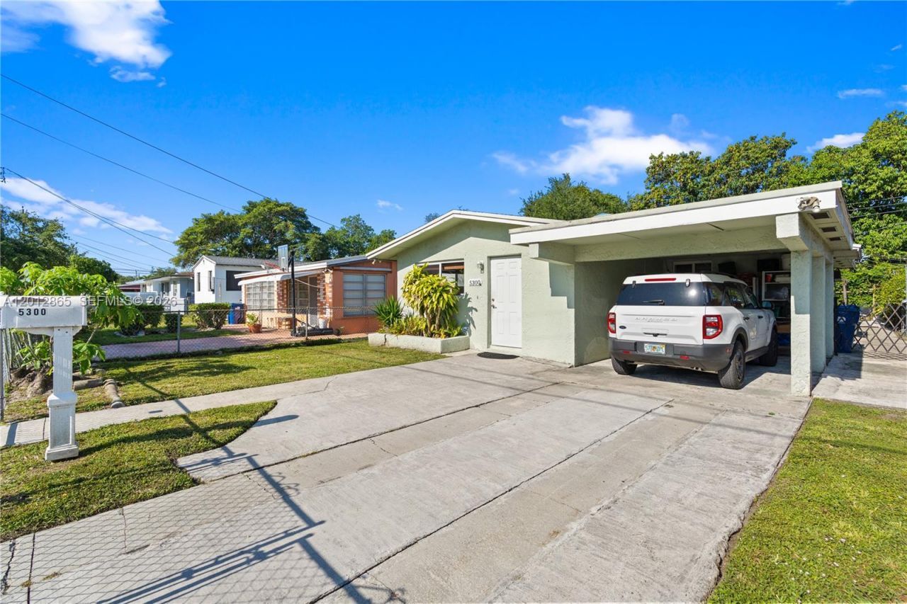 5300 NW 30th Pl, Miami, FL 33142 Photo