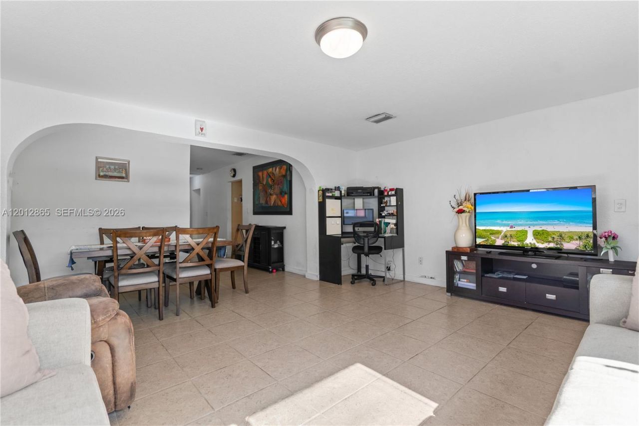 5300 NW 30th Pl, Miami, FL 33142 Photo