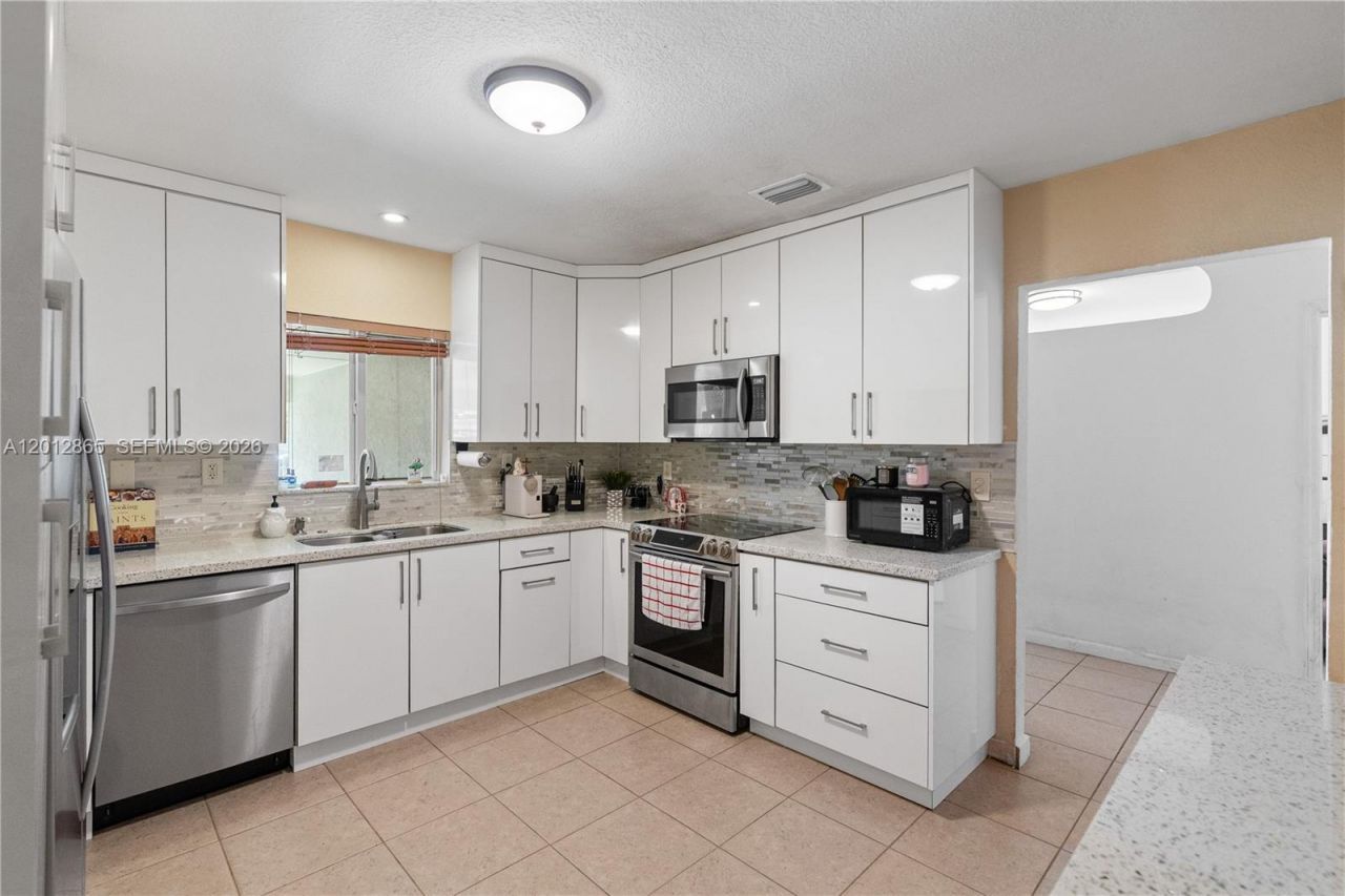 5300 NW 30th Pl, Miami, FL 33142 Photo
