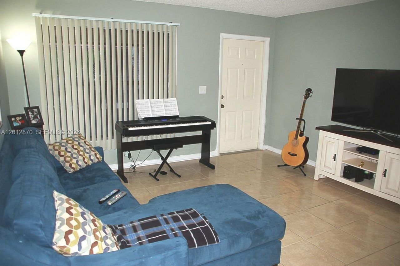 10025 Winding Lake Rd , Unit 202, Sunrise, FL 33351 Photo