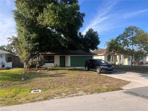 781 107th AVE , NAPLES, FL 34108