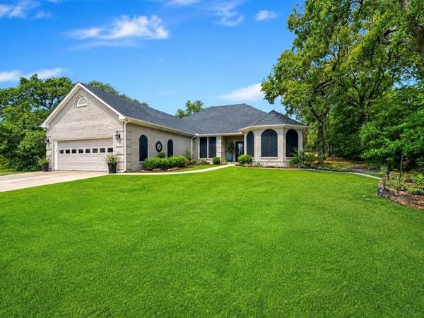 130 Cayuga Trail, Lake Kiowa, TX 76240