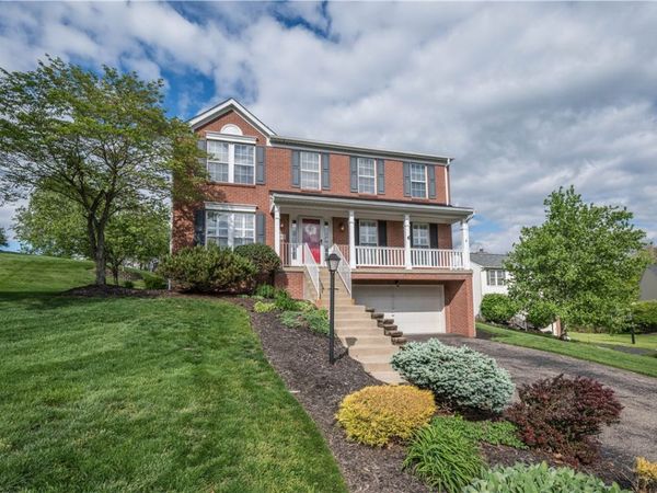 8039 Woodcreek Dr, Bridgeville, PA 15017