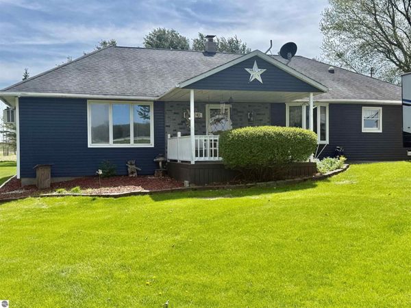 742 Van Buren Road E, Alma, MI 48801