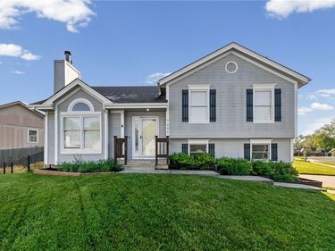 7205 N Hickory Street, Kansas City, MO 64118