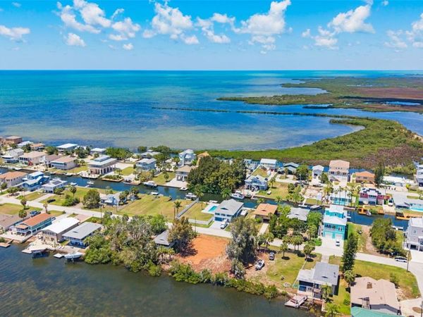 6646 SEAVIEW BOULEVARD, HUDSON, FL 34667