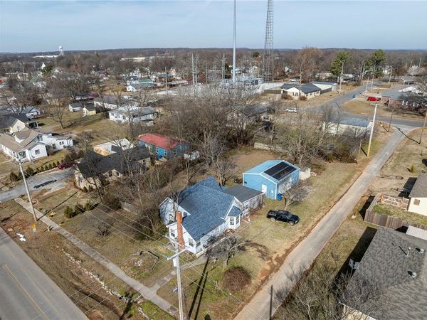 408 NE Main Street , Gravette, AR 72736