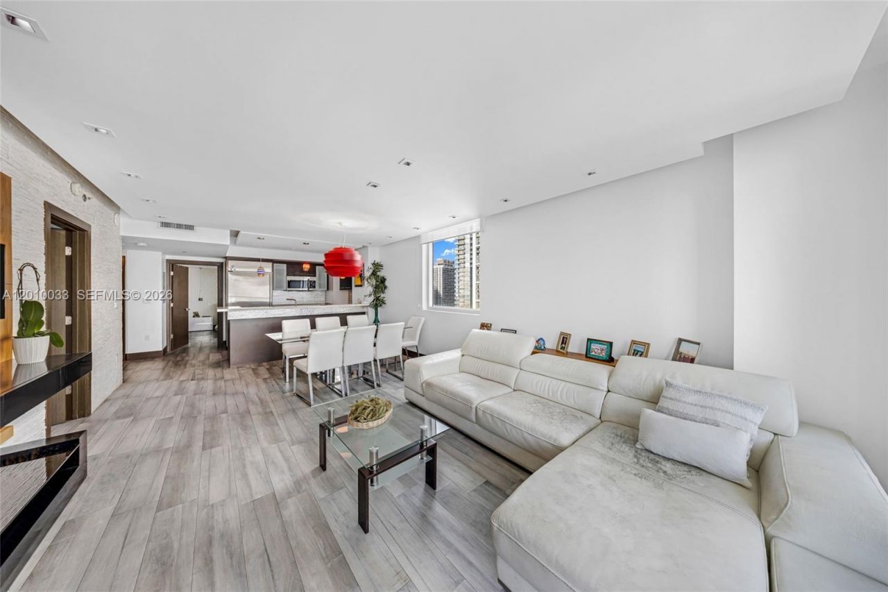 500 Brickell Ave , Unit 3707, Miami, FL 33131 Photo