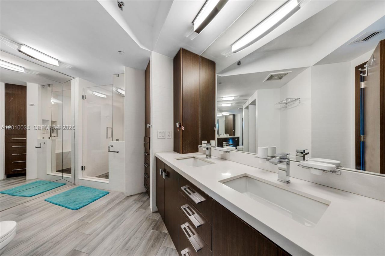 500 Brickell Ave , Unit 3707, Miami, FL 33131 Photo