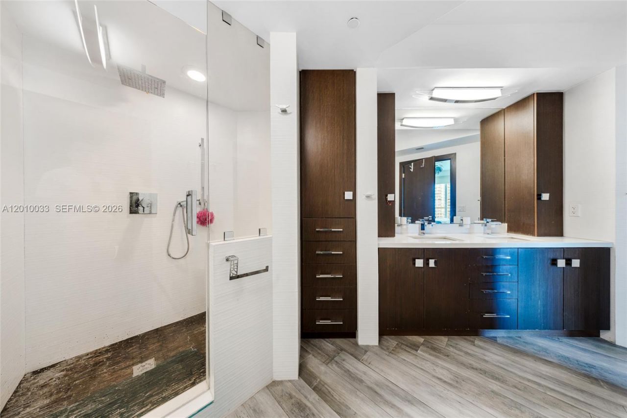 500 Brickell Ave , Unit 3707, Miami, FL 33131 Photo