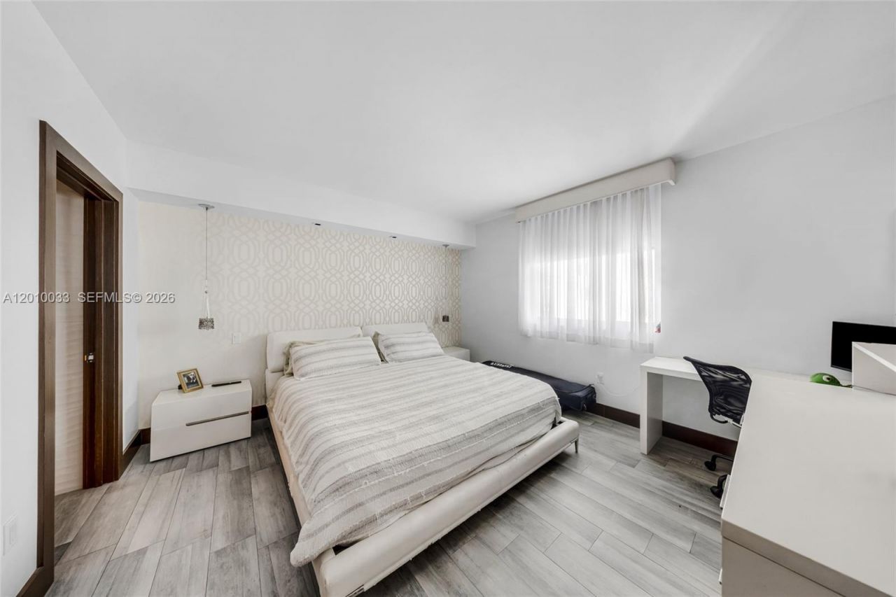 500 Brickell Ave , Unit 3707, Miami, FL 33131 Photo