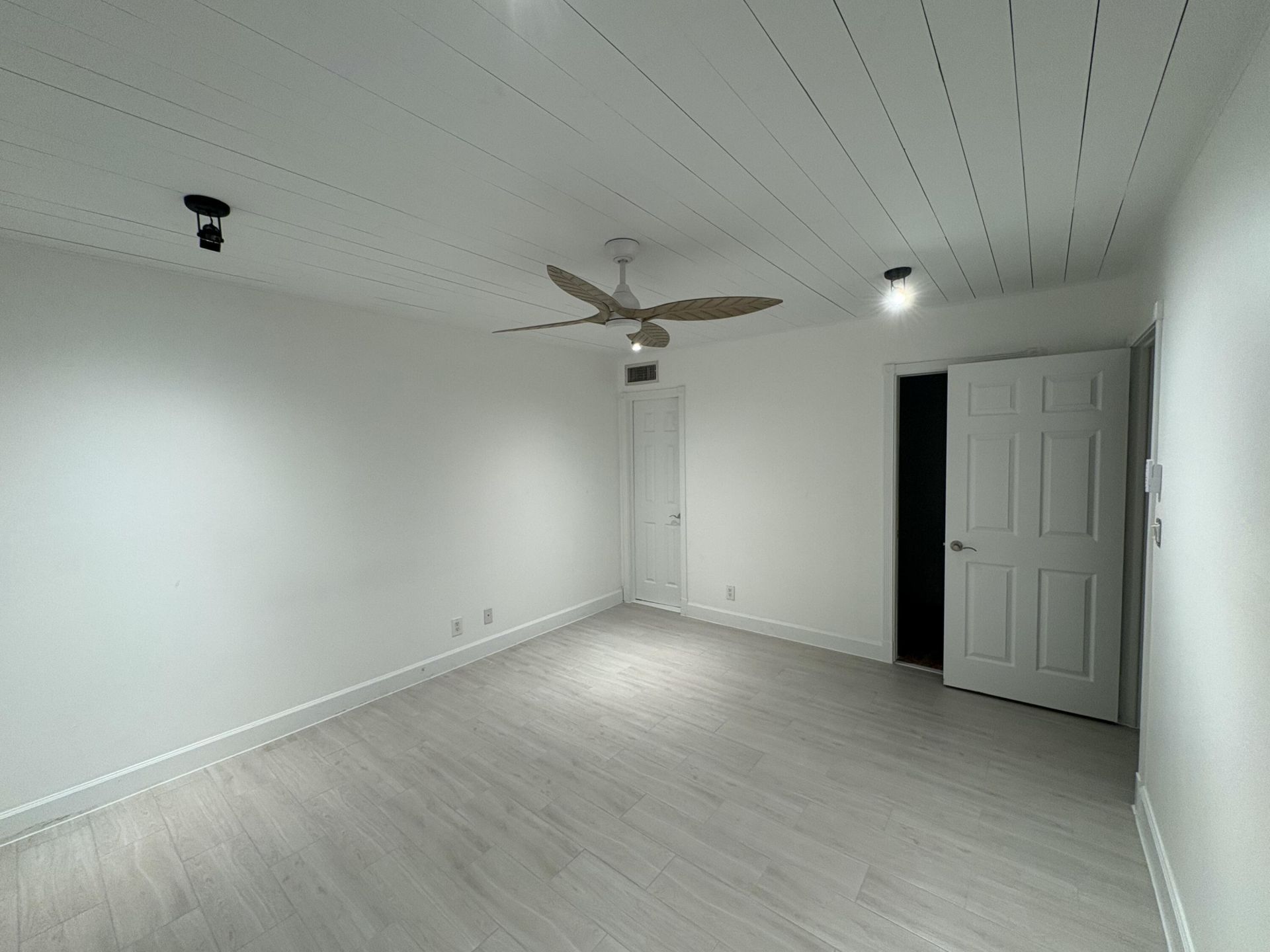 1501 S Ocean Boulevard, Unit 225, Lauderdale by the Sea, FL 33062 Photo