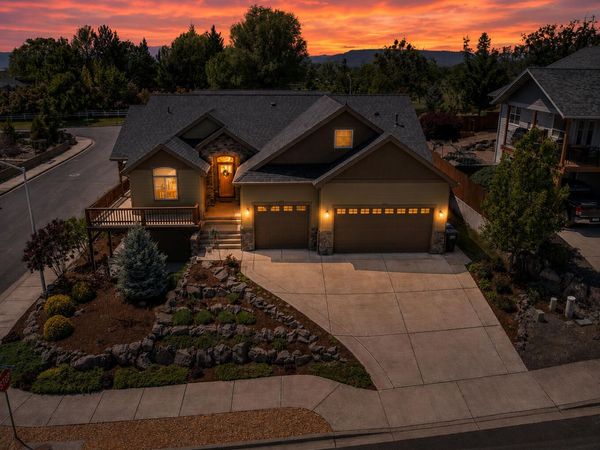 22 Terra Linda Court, Eagle Point, OR 97524