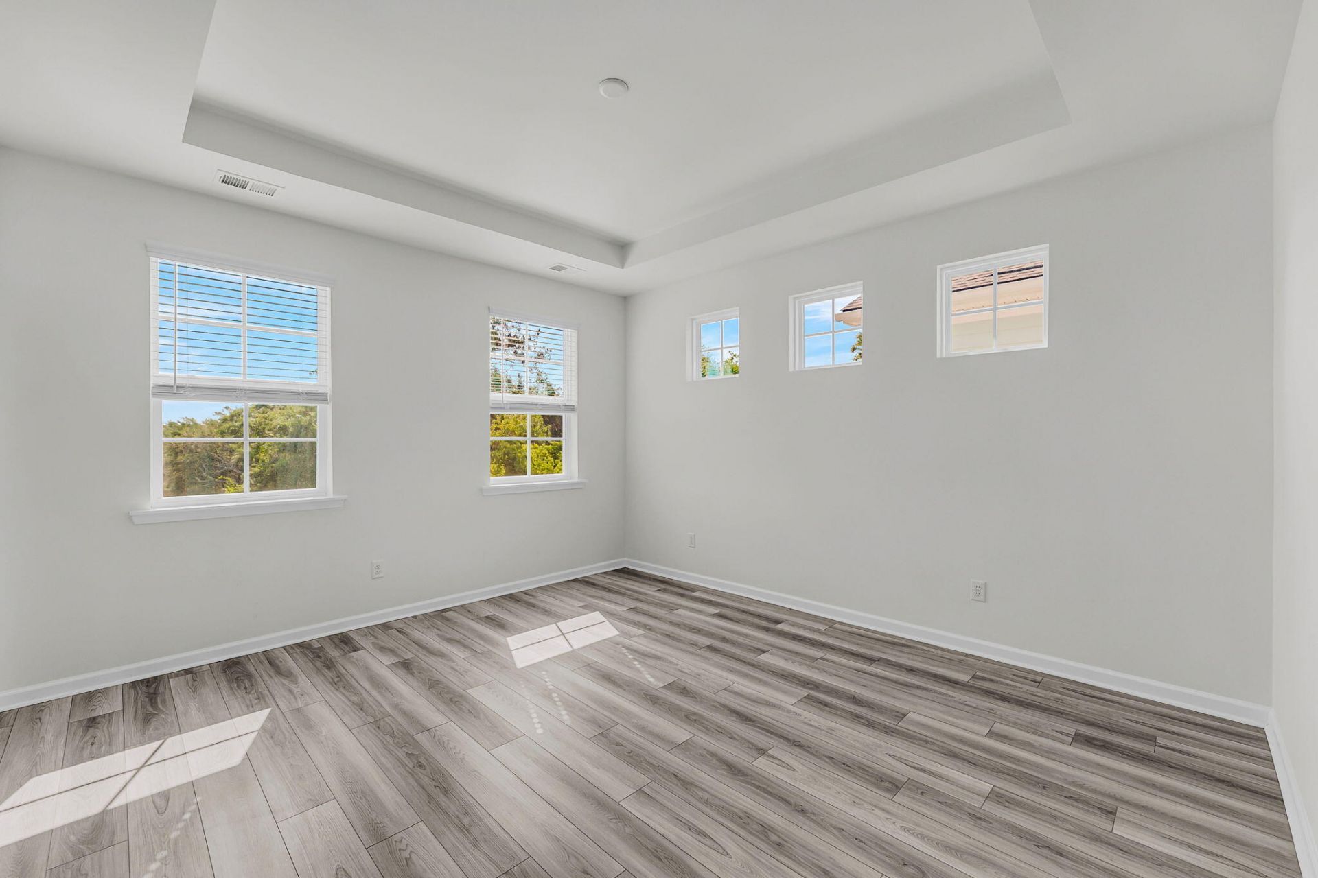4420 Oakwood Avenue Photo 13